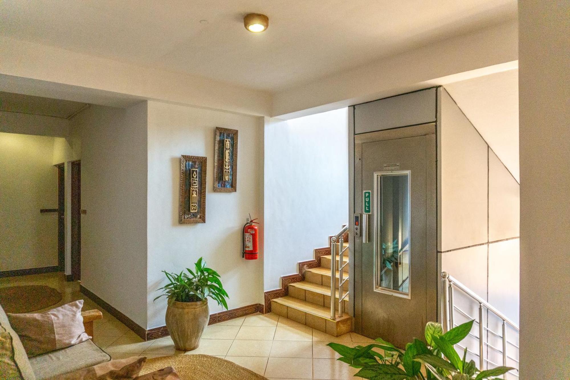 Lilac Elevate Inn Карату Экстерьер фото