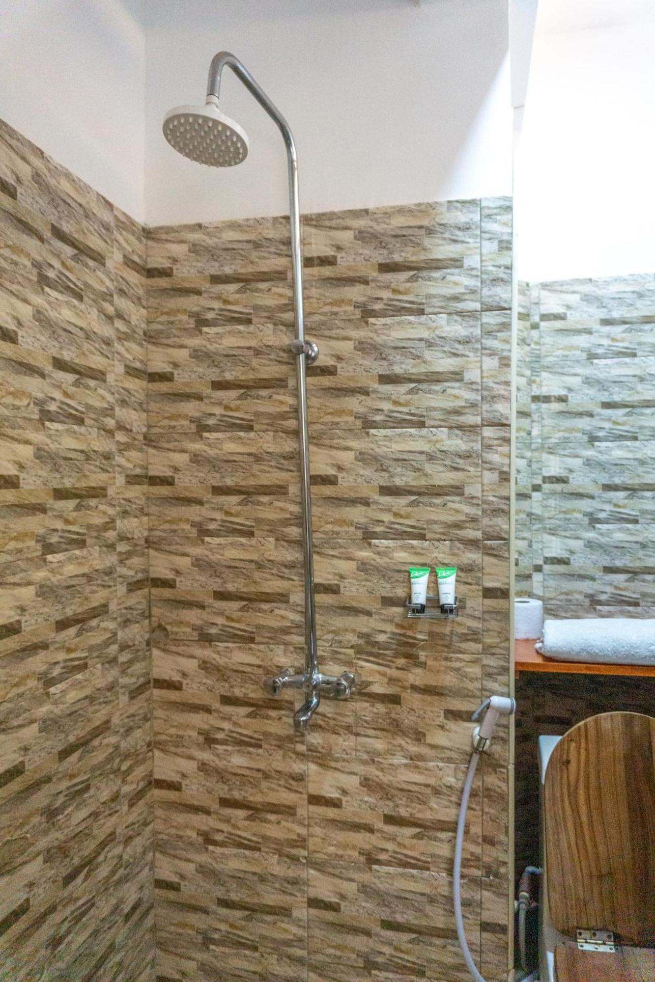 Lilac Elevate Inn Карату Экстерьер фото