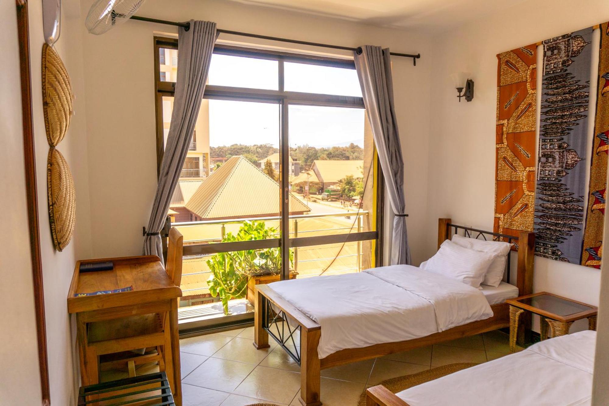 Lilac Elevate Inn Карату Экстерьер фото
